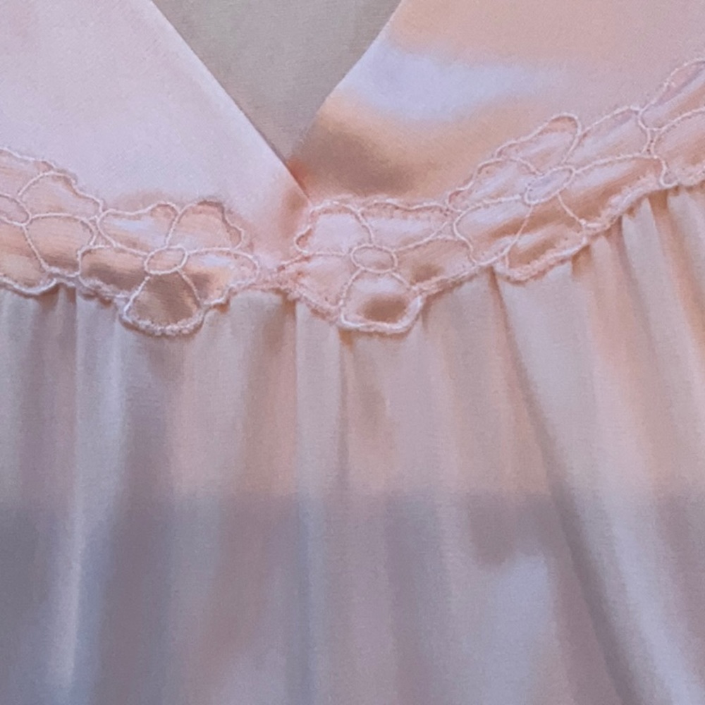 Vanity Fair Vintage Nightgown and Matching Robe - Size Small - Picture 6 of 15
